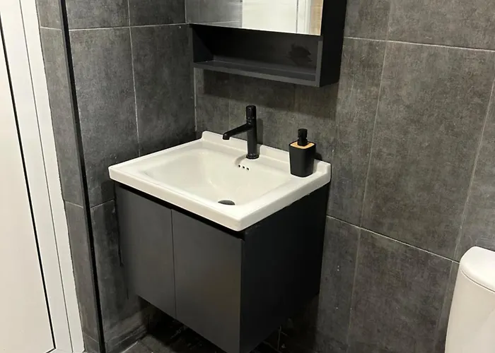 - весела улица